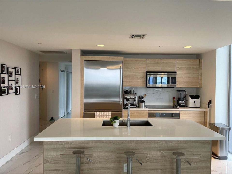 For Rent: $6,500 (3 beds, 3 baths, 1556 Square Feet)