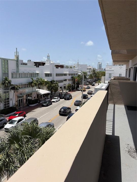 For Rent: $3,000 (2 beds, 2 baths, 920 Square Feet)