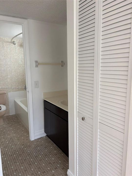 For Rent: $3,000 (2 beds, 2 baths, 920 Square Feet)