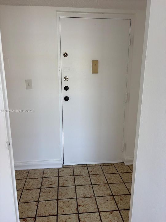 For Rent: $3,000 (2 beds, 2 baths, 920 Square Feet)