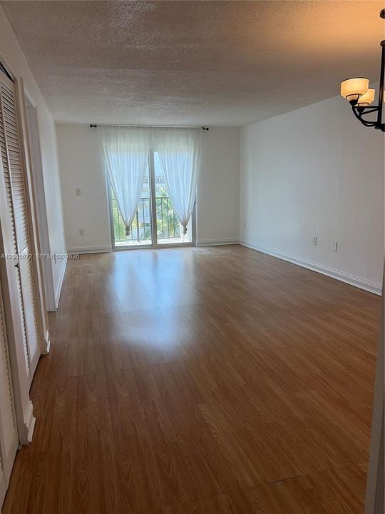 For Rent: $3,000 (2 beds, 2 baths, 920 Square Feet)