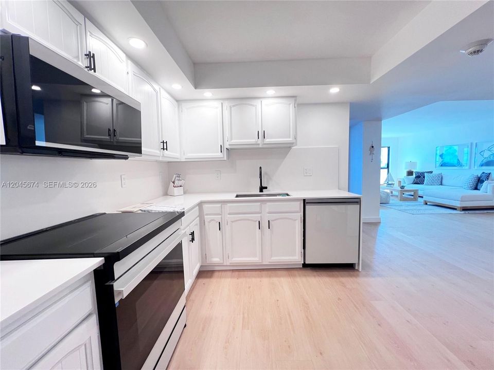 В аренду: $6,000 (2 спален, 2 ванн, 1400 Квадратных фут)