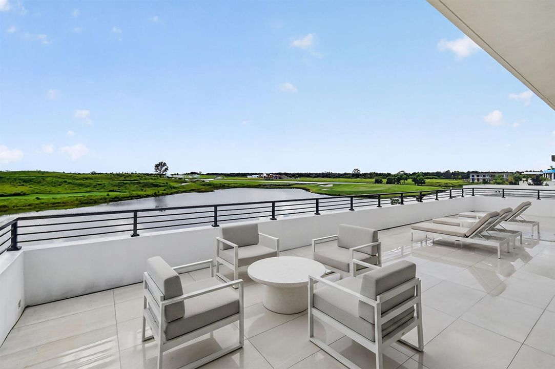 Balcony-VirtuallyStaged