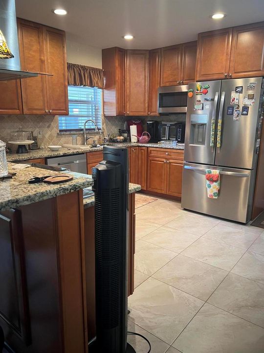 Large Kitchen with lots of cabinets