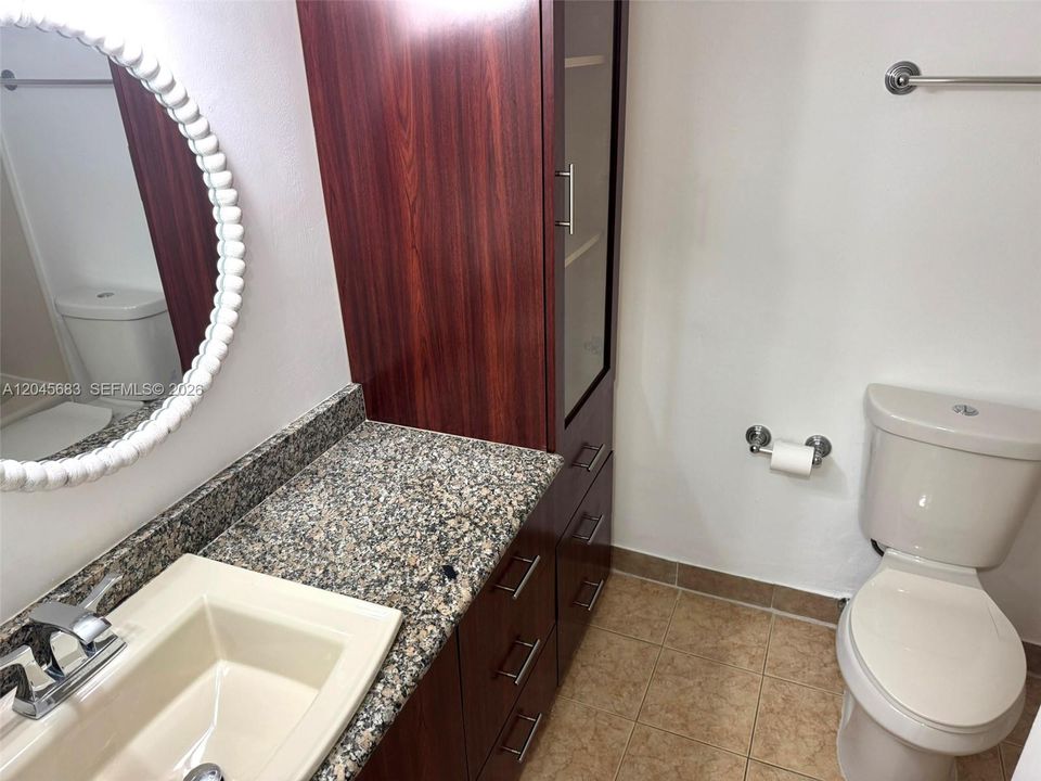 В аренду: $2,400 (2 спален, 1 ванн, 1018 Квадратных фут)