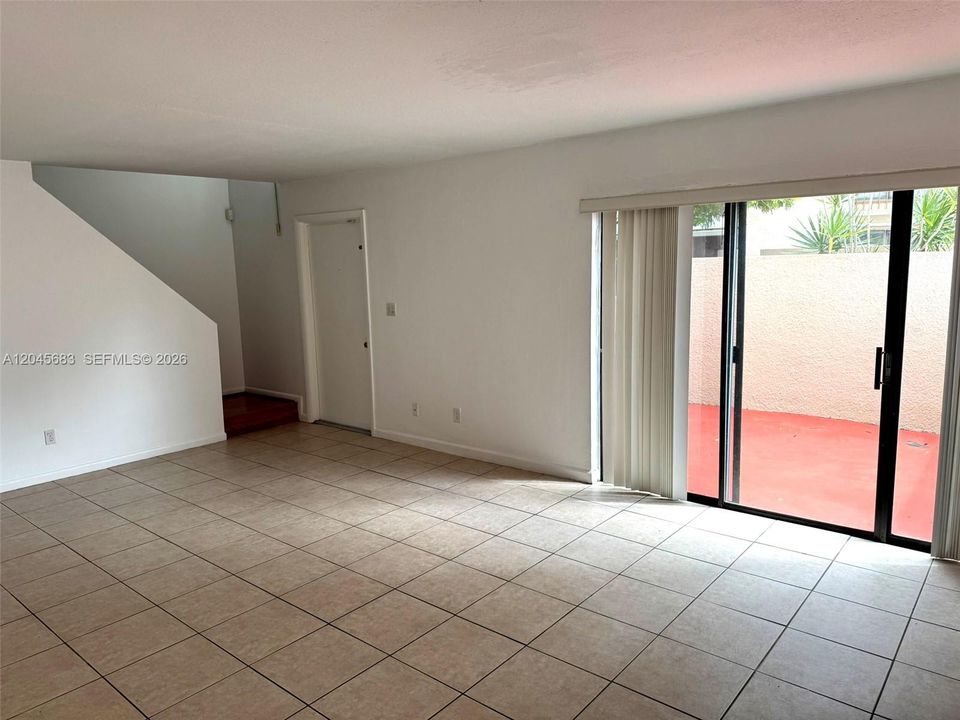 В аренду: $2,400 (2 спален, 1 ванн, 1018 Квадратных фут)