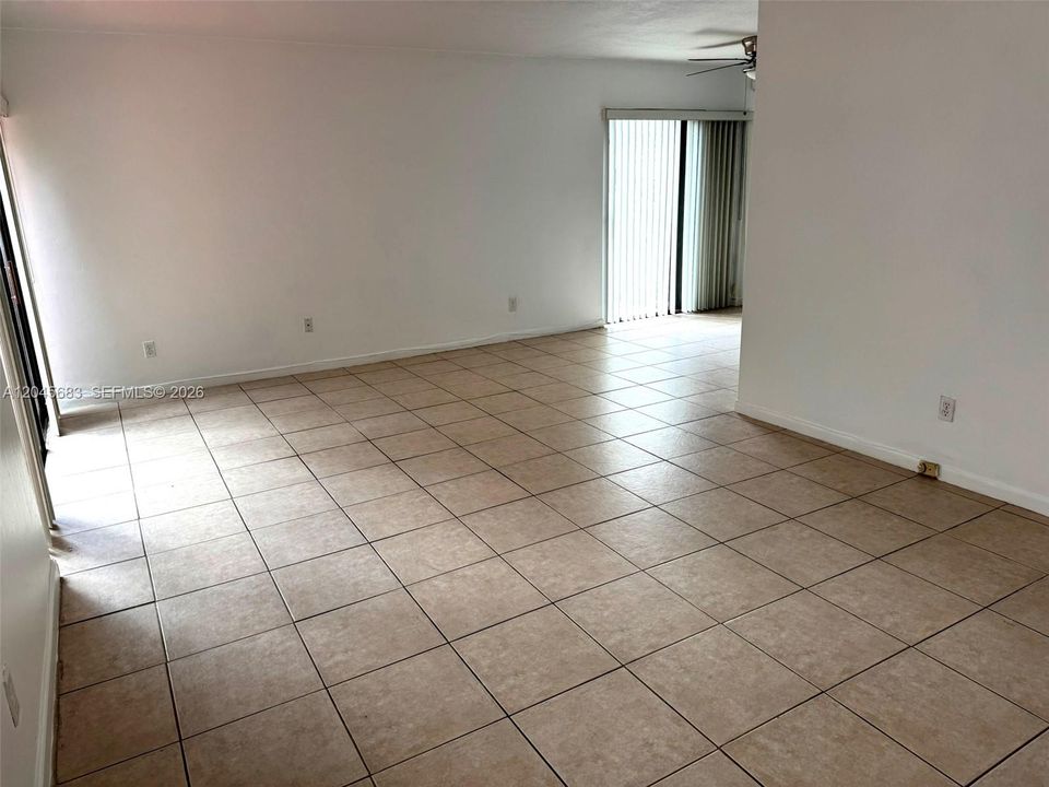 В аренду: $2,400 (2 спален, 1 ванн, 1018 Квадратных фут)