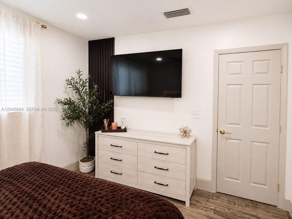 For Rent: $4,200 (3 beds, 2 baths, 1234 Square Feet)