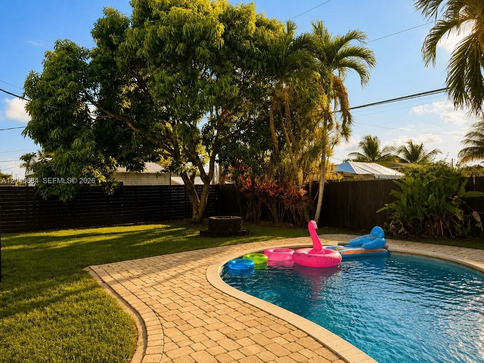 For Rent: $4,200 (3 beds, 2 baths, 1234 Square Feet)