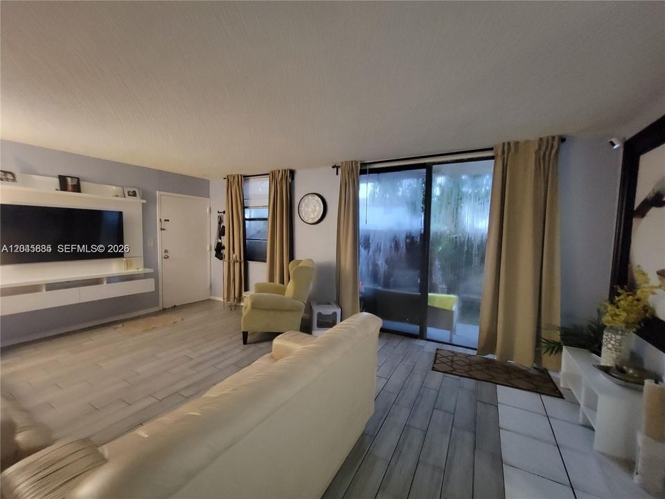 На продажу: $135,000 (2 спален, 2 ванн, 1003 Квадратных фут)