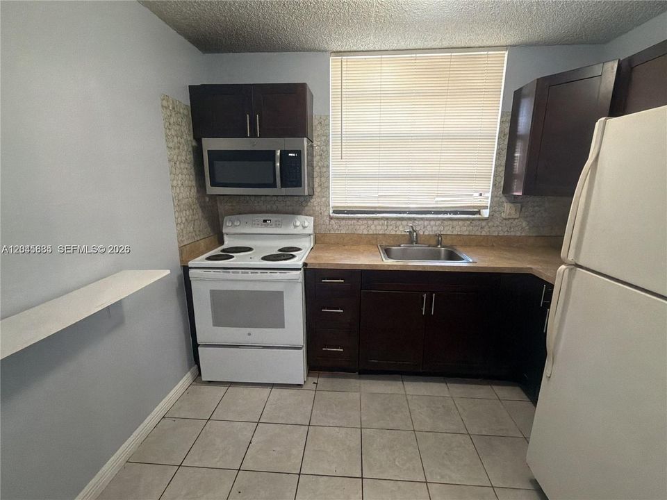 На продажу: $135,000 (2 спален, 2 ванн, 1003 Квадратных фут)