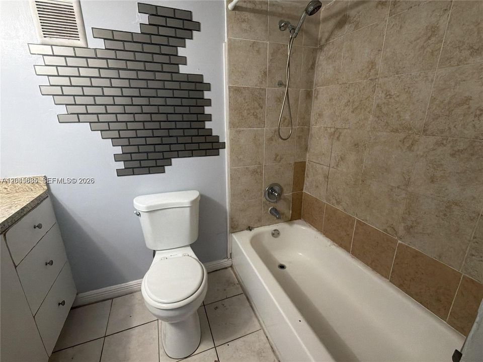 На продажу: $135,000 (2 спален, 2 ванн, 1003 Квадратных фут)