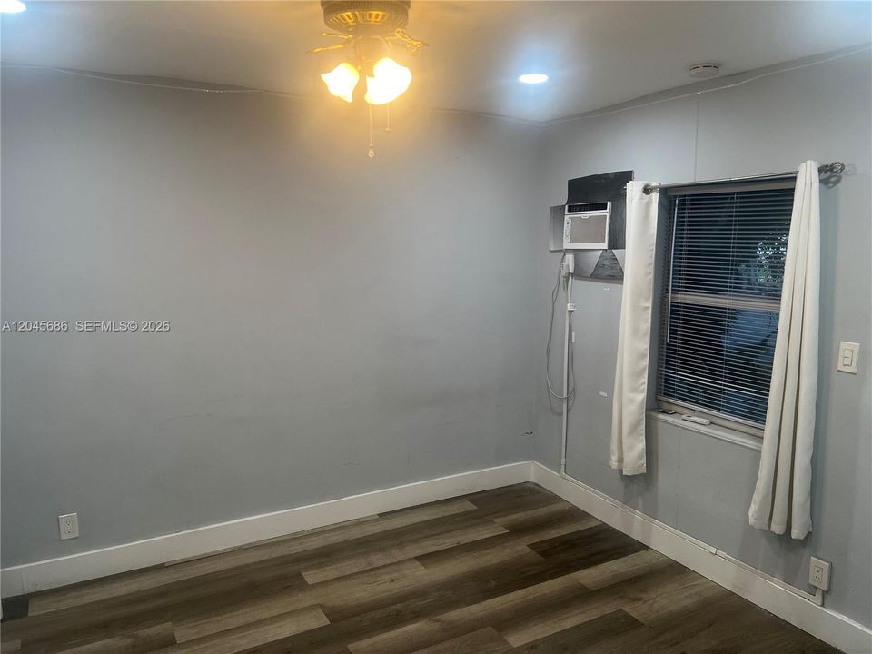 For Rent: $1,449 (0 beds, 1 baths, 300 Square Feet)
