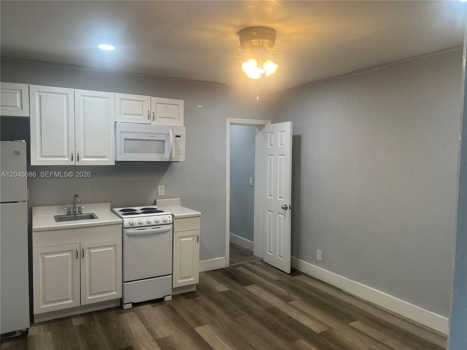 For Rent: $1,449 (0 beds, 1 baths, 300 Square Feet)
