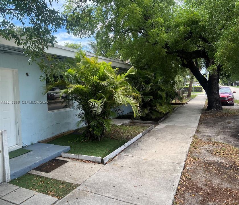 For Rent: $1,449 (0 beds, 1 baths, 300 Square Feet)