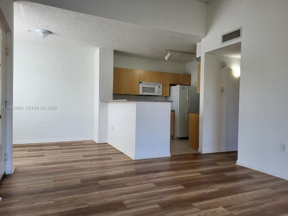 В аренду: $1,750 (1 спален, 1 ванн, 691 Квадратных фут)