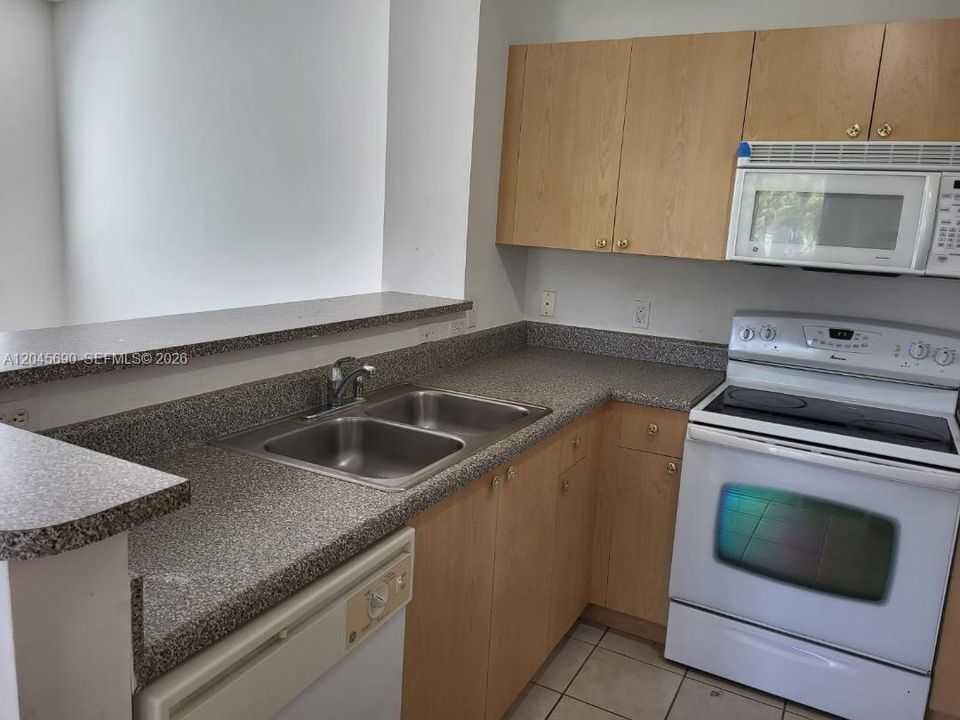 В аренду: $1,750 (1 спален, 1 ванн, 691 Квадратных фут)