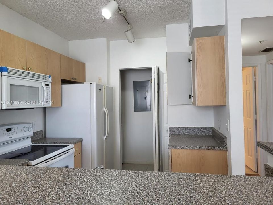 В аренду: $1,750 (1 спален, 1 ванн, 691 Квадратных фут)