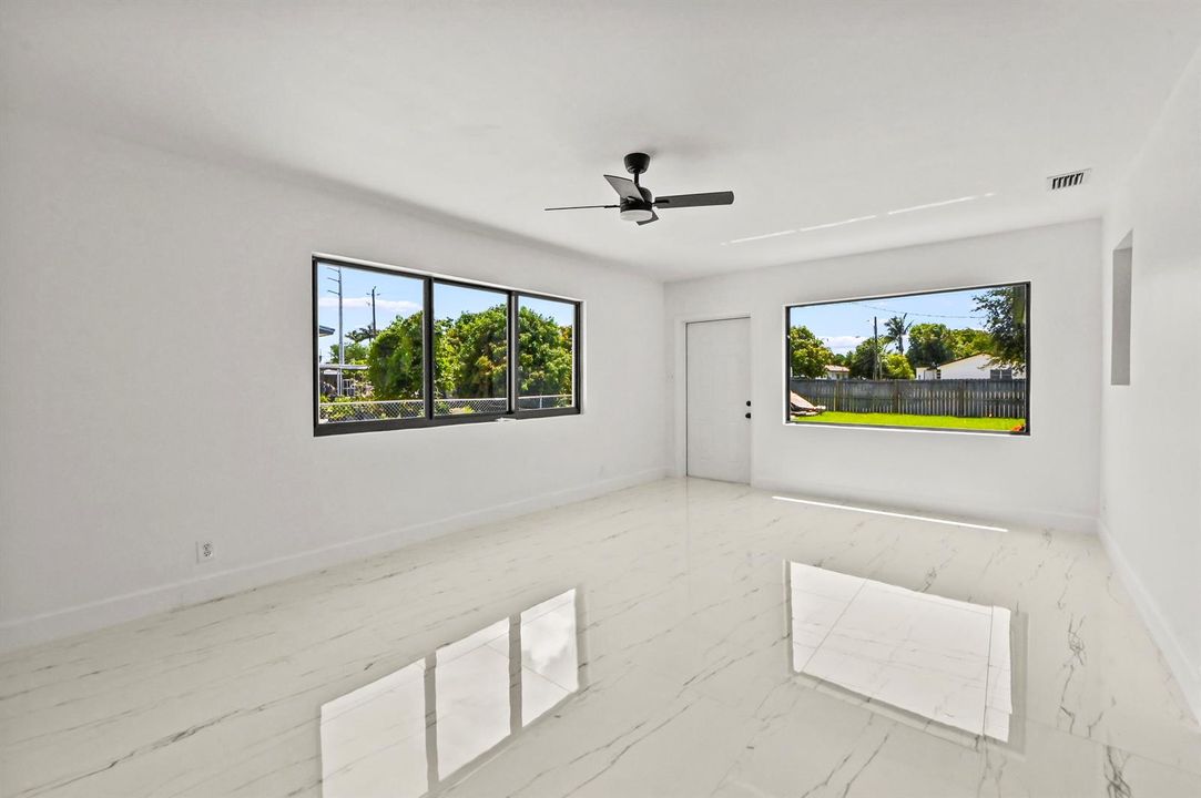 14 Family room 01
