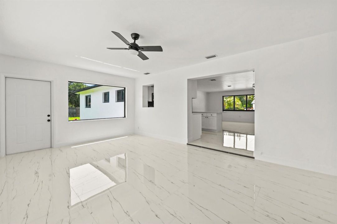 15 Family room 02