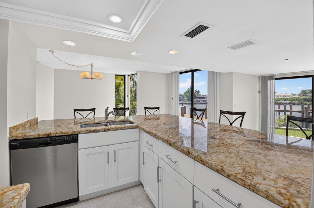 Eat-in Kitchen