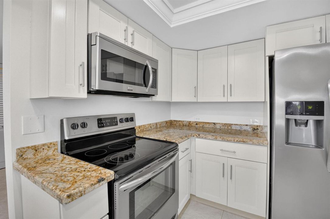 Eat-in Kitchen