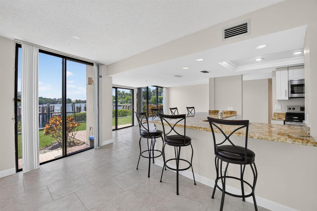 Eat-in Kitchen