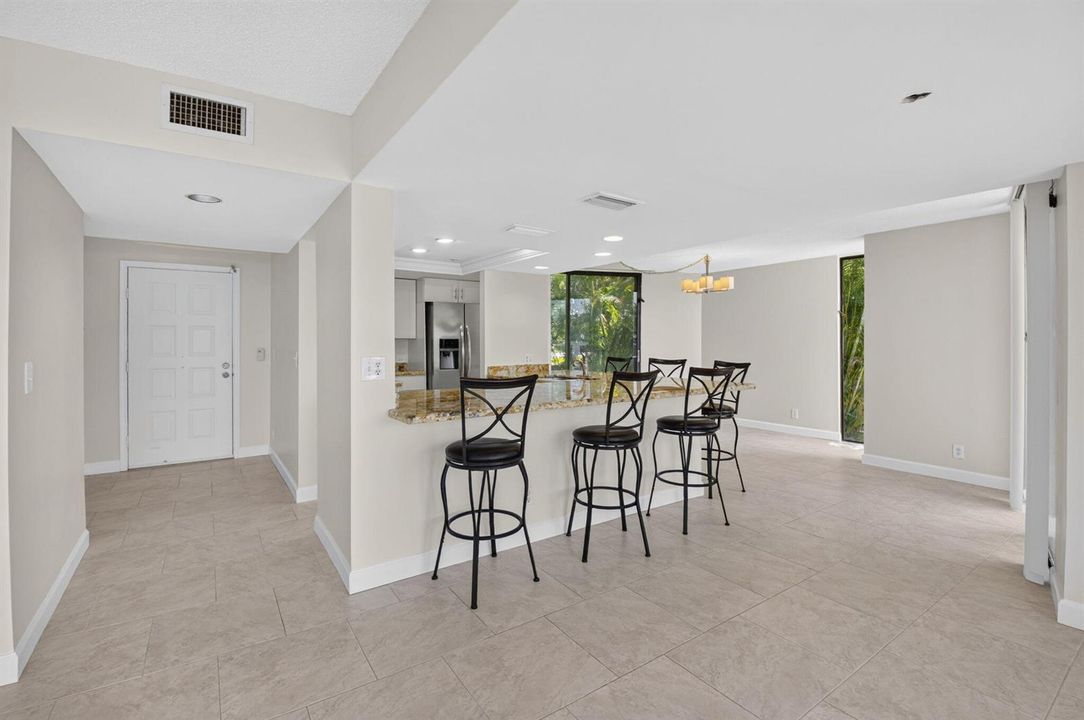 Eat-in Kitchen