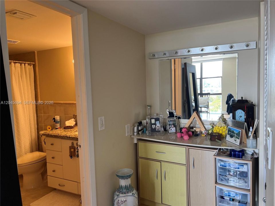 В аренду: $2,900 (2 спален, 2 ванн, 1320 Квадратных фут)