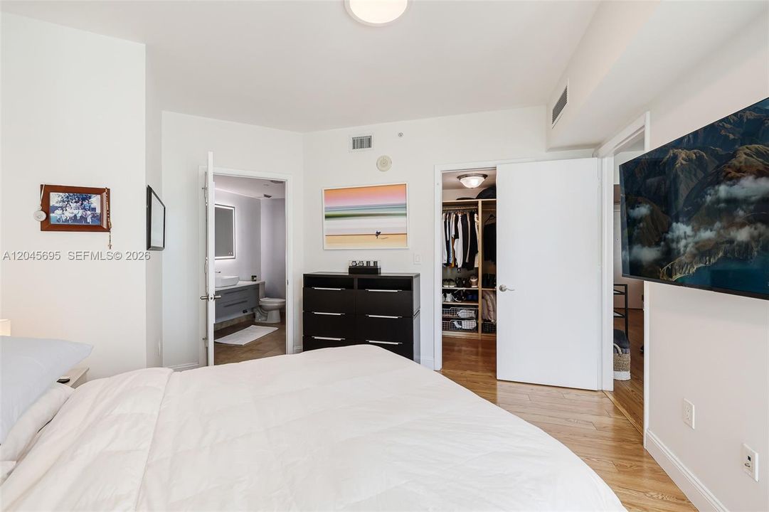 For Sale: $480,000 (2 beds, 2 baths, 1075 Square Feet)