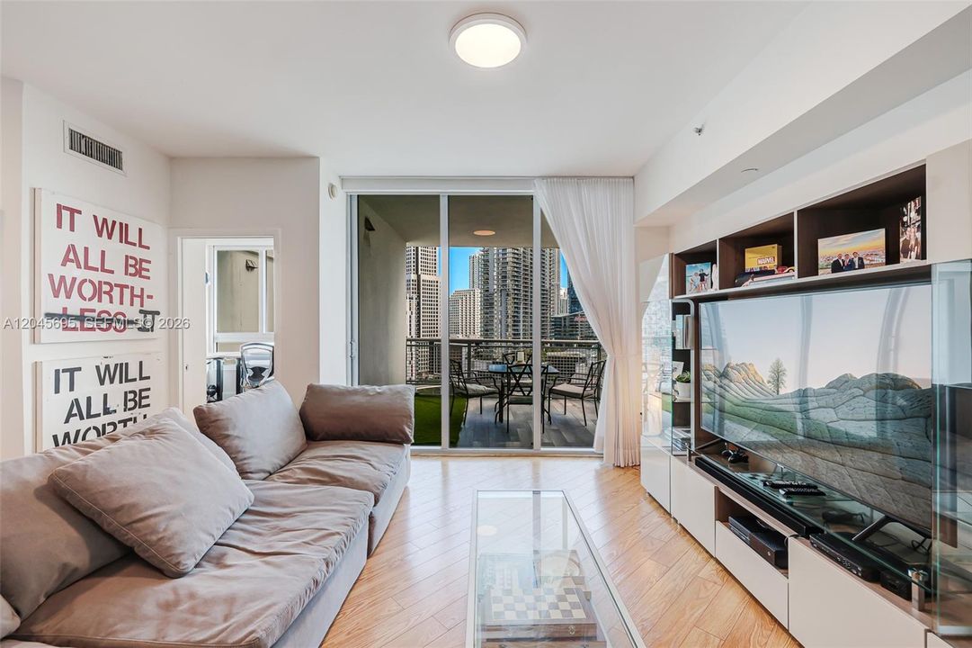 For Sale: $480,000 (2 beds, 2 baths, 1075 Square Feet)