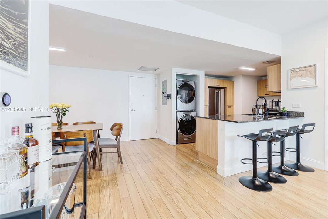 For Sale: $480,000 (2 beds, 2 baths, 1075 Square Feet)