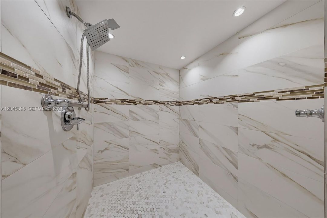 For Rent: $7,000 (2 beds, 2 baths, 1600 Square Feet)