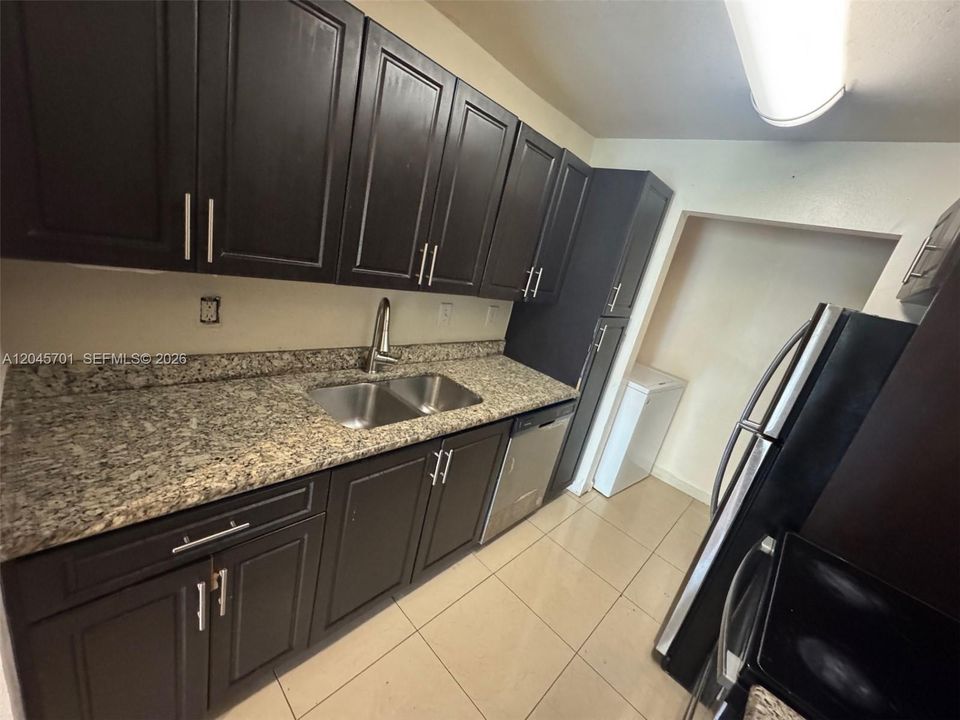 For Sale: $199,777 (2 beds, 2 baths, 900 Square Feet)