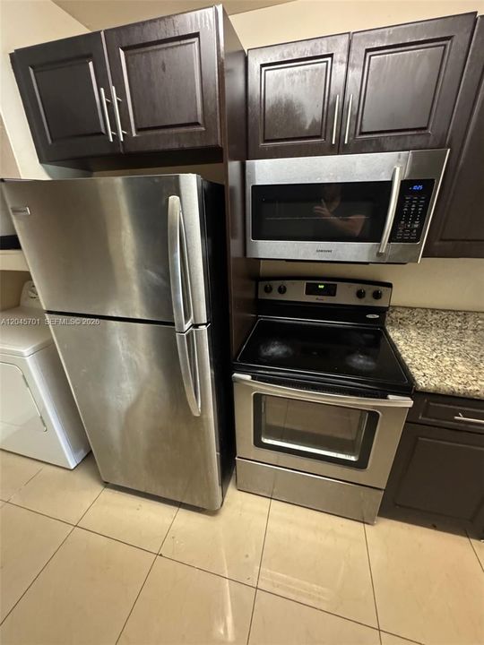 For Sale: $199,777 (2 beds, 2 baths, 900 Square Feet)