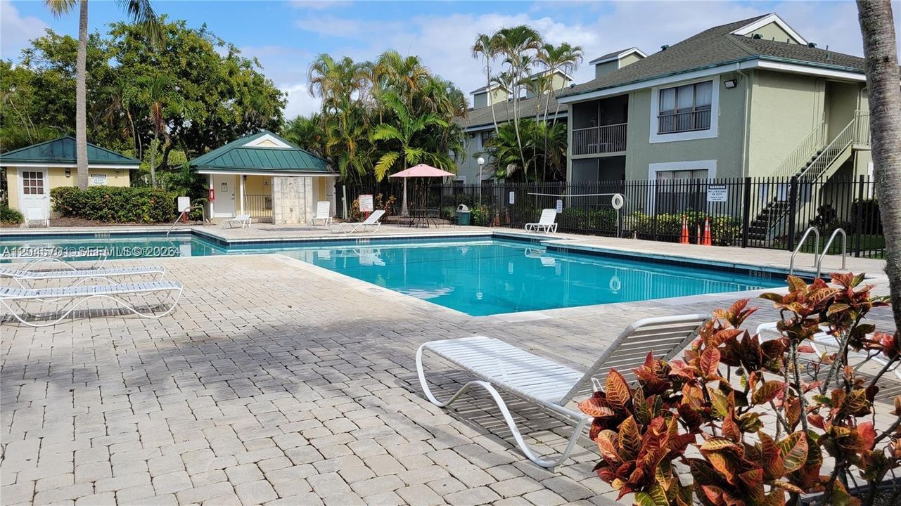 For Sale: $199,777 (2 beds, 2 baths, 900 Square Feet)