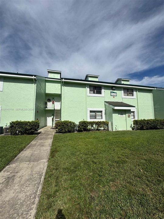 For Sale: $199,777 (2 beds, 2 baths, 900 Square Feet)