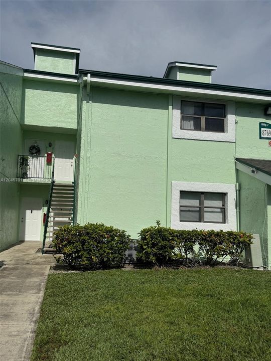 For Sale: $199,777 (2 beds, 2 baths, 900 Square Feet)