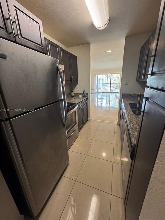 For Sale: $199,777 (2 beds, 2 baths, 900 Square Feet)