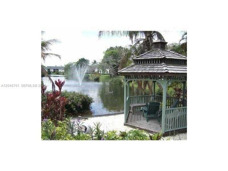 For Sale: $199,777 (2 beds, 2 baths, 900 Square Feet)