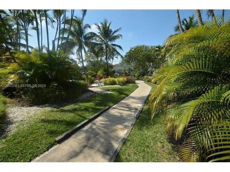 For Sale: $199,777 (2 beds, 2 baths, 900 Square Feet)