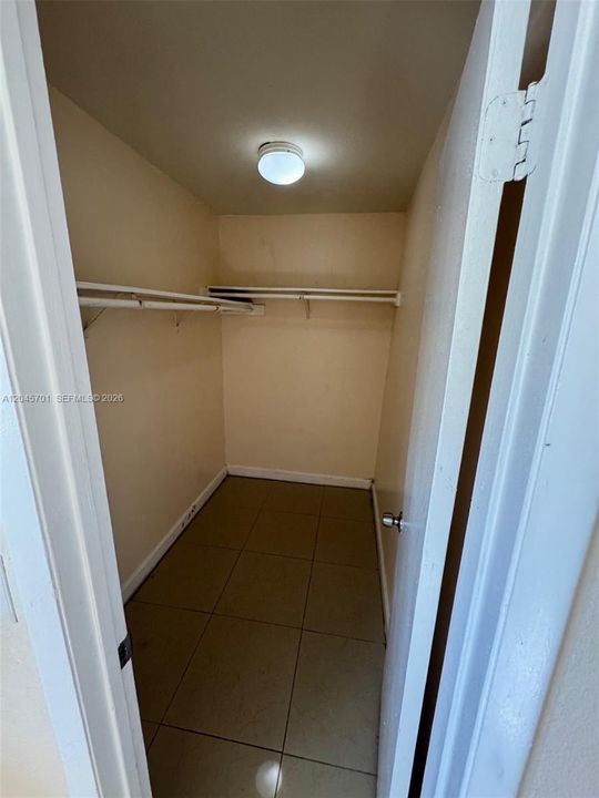 For Sale: $199,777 (2 beds, 2 baths, 900 Square Feet)