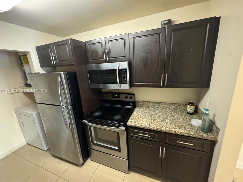 For Sale: $199,777 (2 beds, 2 baths, 900 Square Feet)