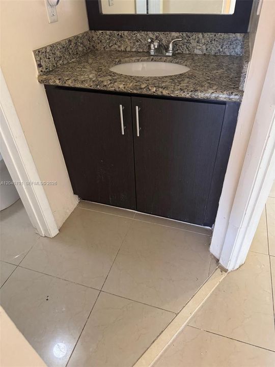 For Sale: $199,777 (2 beds, 2 baths, 900 Square Feet)