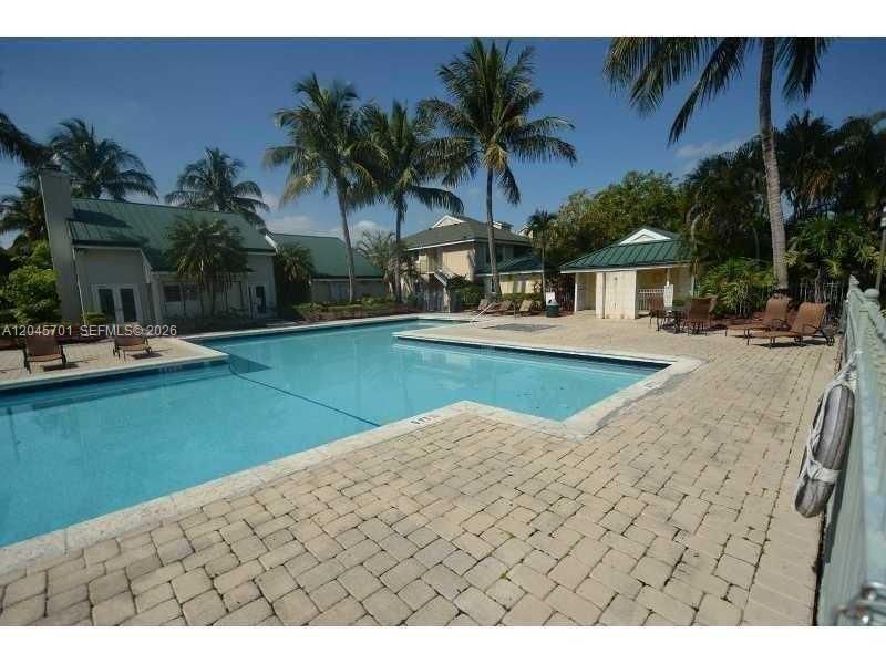 For Sale: $199,777 (2 beds, 2 baths, 900 Square Feet)