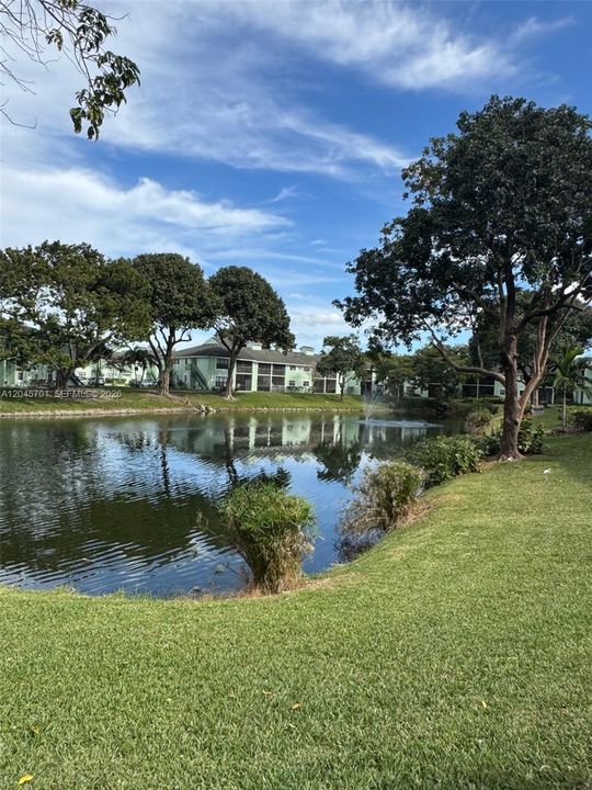 For Sale: $199,777 (2 beds, 2 baths, 900 Square Feet)