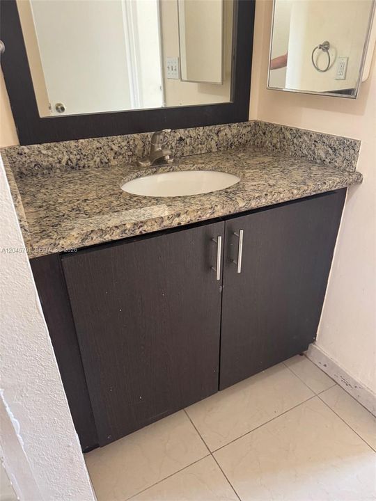 For Sale: $199,777 (2 beds, 2 baths, 900 Square Feet)