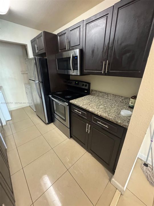 For Sale: $199,777 (2 beds, 2 baths, 900 Square Feet)
