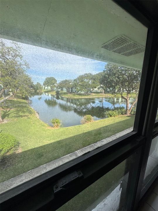 For Sale: $199,777 (2 beds, 2 baths, 900 Square Feet)