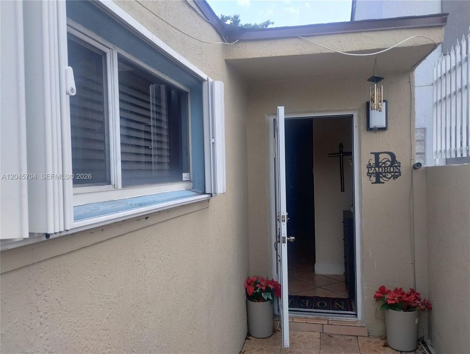 En Venta: $373,999 (2 camas, 1 baños, 761 Pies cuadrados)